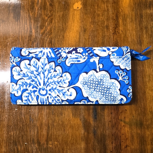 Vera Bradley Opera Style Clutch Magnetic Snap Wallet Retired Blue Lagoon Pattern - Picture 3 of 9